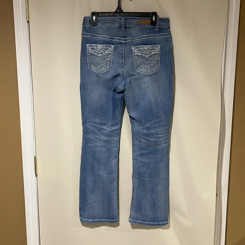 New Max Women Stretchable Boot Cut Jeans Size 8 like New Condition